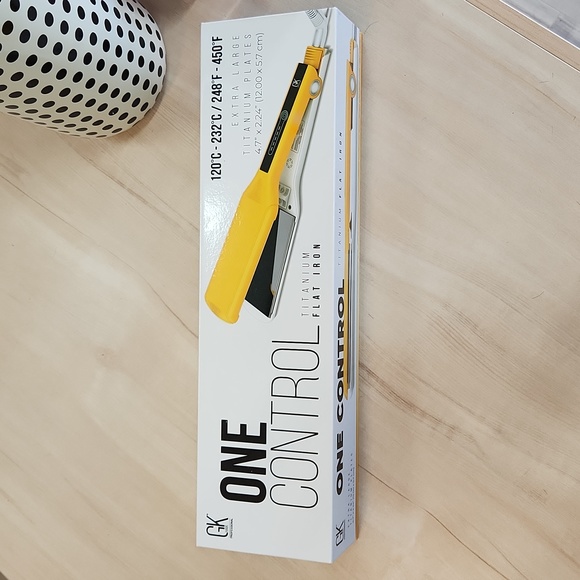 GK Titanium Professional 450° Flat Iron